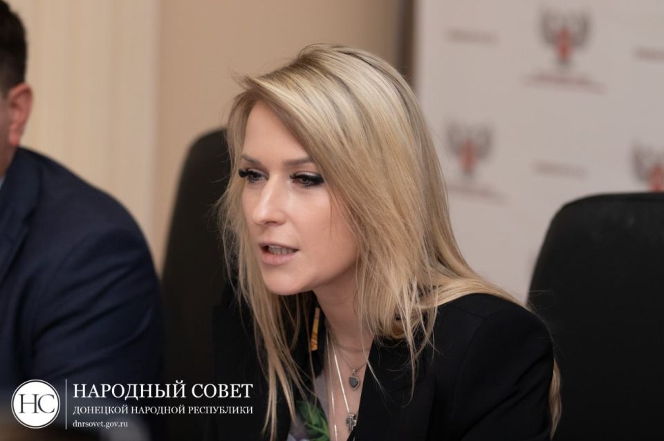 Яна Лантратова приняла участие в расширенном заседании профильного Комитета Народного Совета Яна Лантратова приняла участие в расширенном заседании профильного Комитета Народного Совета