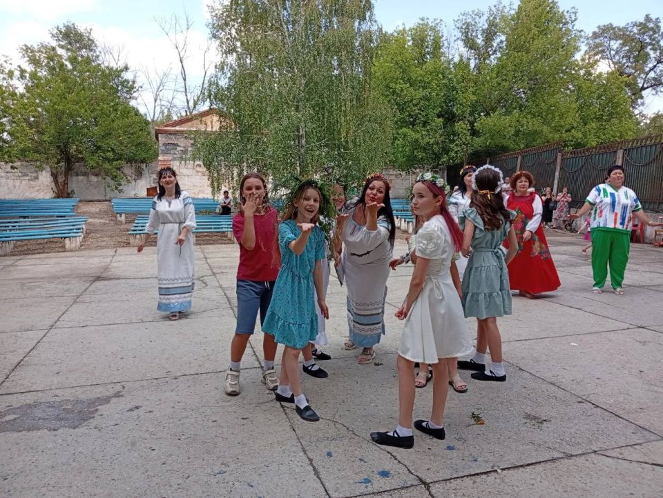 Вчера на летней площадке Зугрэсского ГДК прошёл праздник "Купалица" Вчера на летней площадке Зугрэсского ГДК прошёл праздник "Купалица"