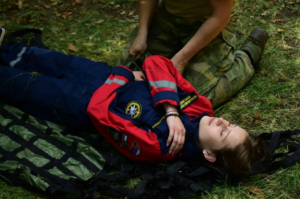 Боец поделился опытом со студентами-спасателями Боец поделился опытом со студентами-спасателями