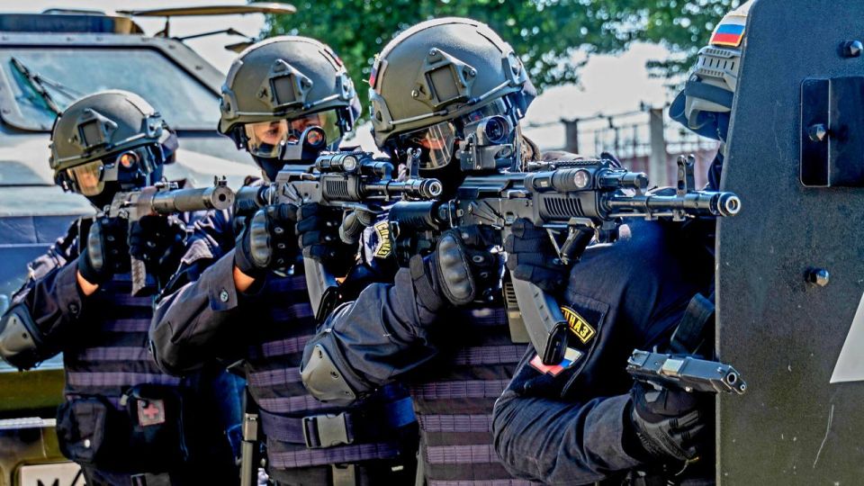 Сегодня в проекте «Герои особого назначения: 35 лет на страже закона и порядка спецназ ФСИН России» мы поздравляем командира, ветеранов и личный состав ОСН УФСИН России по Белгородской области, продолжающих доблестные... Сегодня в проекте «Герои особого назначения: 35 лет на страже закона и порядка спецназ ФСИН России» мы поздравляем командира, ветеранов и личный состав ОСН УФСИН России по Белгородской области, продолжающих доблестные...