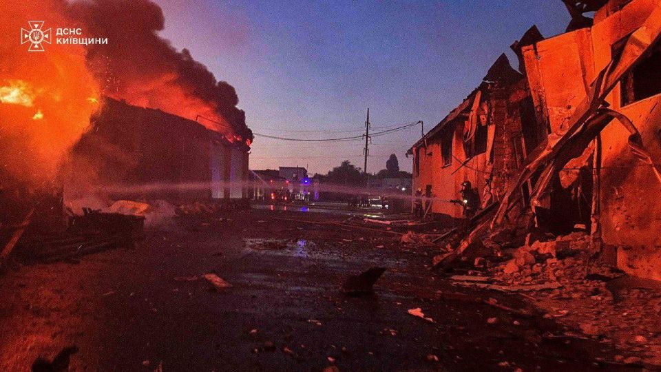 Мониторинговые службы сообщают о массированном ударе Вооруженных сил РФ по военным и промышленным объектам в Краматорске, Вышгороде и Николаеве Мониторинговые службы сообщают о массированном ударе Вооруженных сил РФ по военным и промышленным объектам в Краматорске, Вышгороде и Николаеве