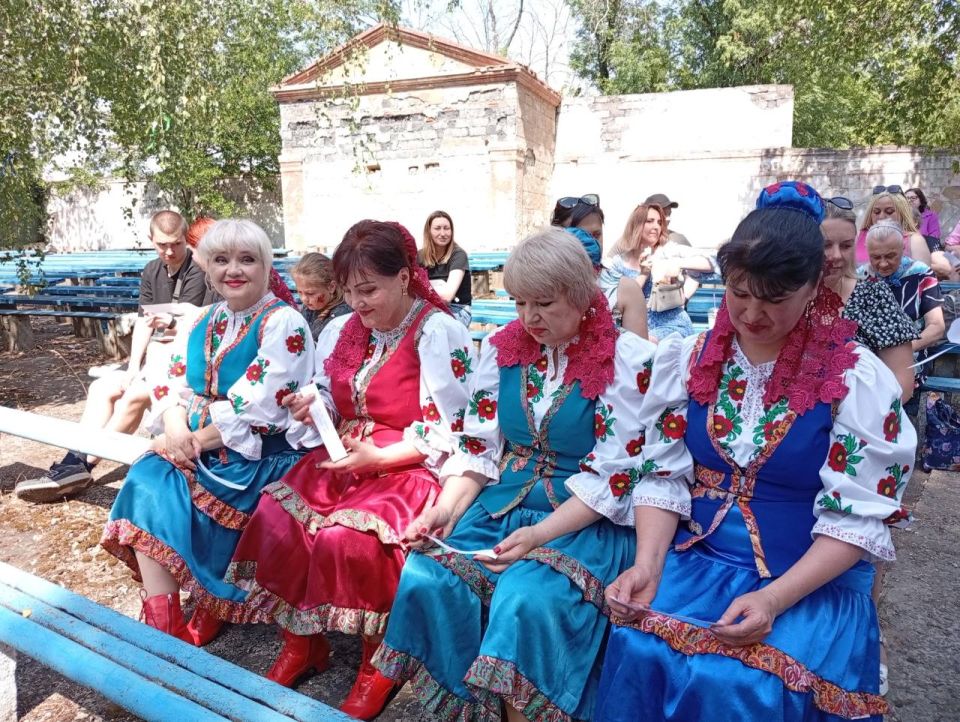 Вчера на летней площадке Зугрэсского ГДК прошёл праздник "Купалица" Вчера на летней площадке Зугрэсского ГДК прошёл праздник "Купалица"
