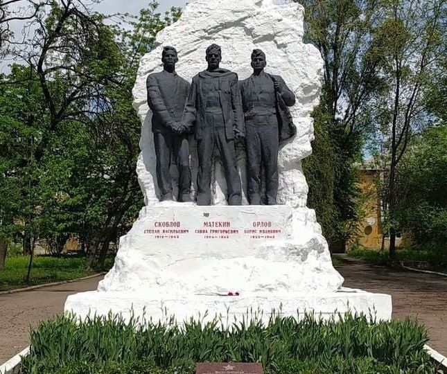 Алексей Кулемзин: Непокоренные: Память о героях Сталино Алексей Кулемзин: Непокоренные: Память о героях Сталино