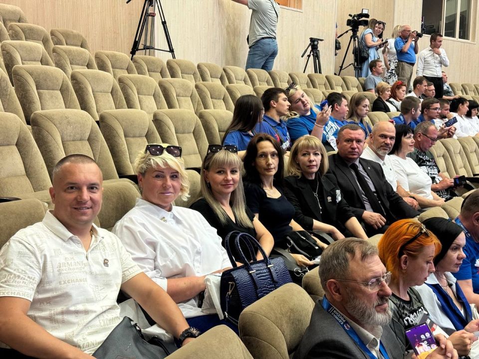 Делегация партийцев Единой России из Снежного во главе с главой муниципалитета, секретарем местного отделения партии Сергеем Ермаковым приняла участие в Конференции Делегация партийцев Единой России из Снежного во главе с главой муниципалитета, секретарем местного отделения партии Сергеем Ермаковым приняла участие в Конференции