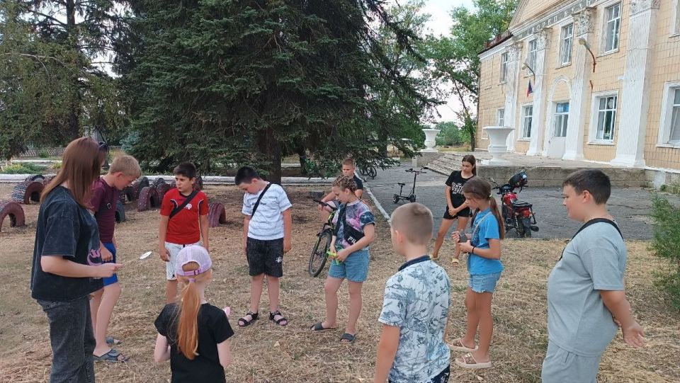 В Старобешевском округе прошла игра-путешествие «Всё нам лето подарило!» В Старобешевском округе прошла игра-путешествие «Всё нам лето подарило!»