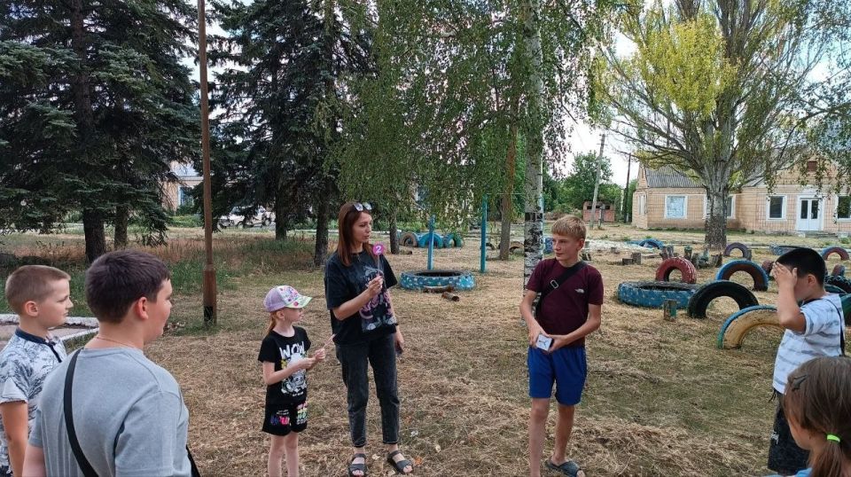 В Старобешевском округе прошла игра-путешествие «Всё нам лето подарило!» В Старобешевском округе прошла игра-путешествие «Всё нам лето подарило!»