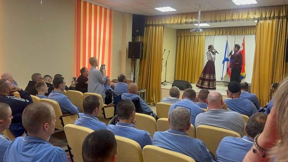 Калининградские гастроли «Донбасс» открыл концертом в военном госпитале Калининградские гастроли «Донбасс» открыл концертом в военном госпитале