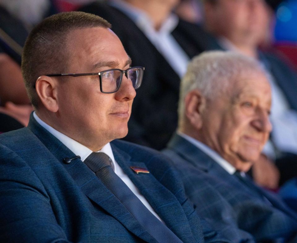 Депутаты фракции ЛДПР провели ряд рабочих встреч в Мариуполе Депутаты фракции ЛДПР провели ряд рабочих встреч в Мариуполе