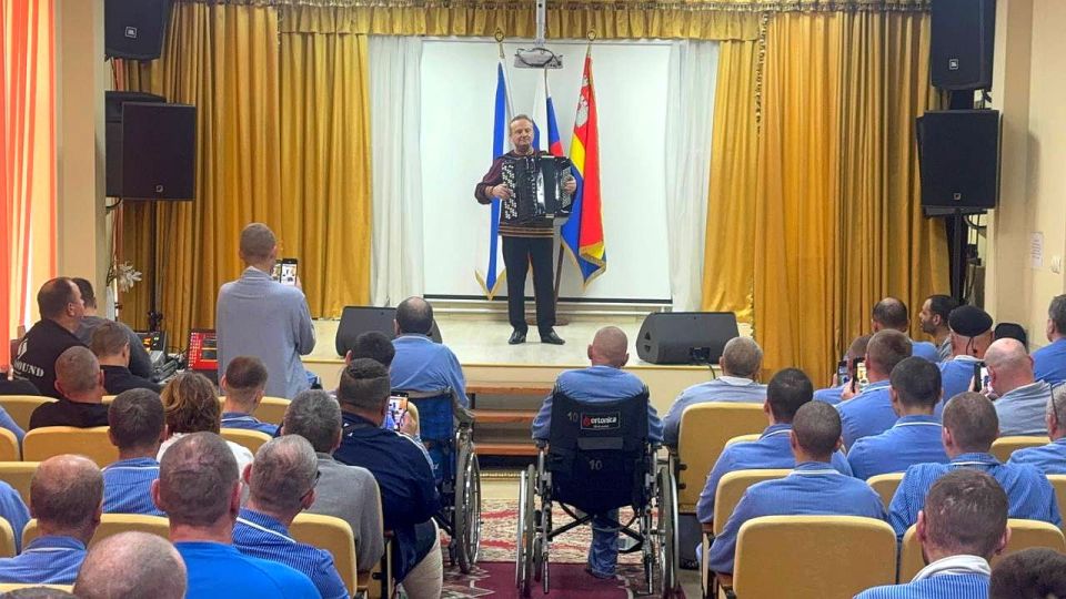 Калининградские гастроли «Донбасс» открыл концертом в военном госпитале Калининградские гастроли «Донбасс» открыл концертом в военном госпитале