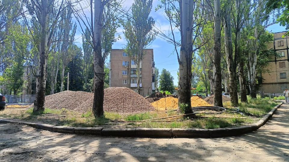 Виктория Жукова: В рамках реализации федеральной программы "Формирование комфортной городской среды" на территории микрорайона Металлургов проводятся масштабные работы по благоустройству общественной территории, ограниченной... Виктория Жукова: В рамках реализации федеральной программы "Формирование комфортной городской среды" на территории микрорайона Металлургов проводятся масштабные работы по благоустройству общественной территории, ограниченной...