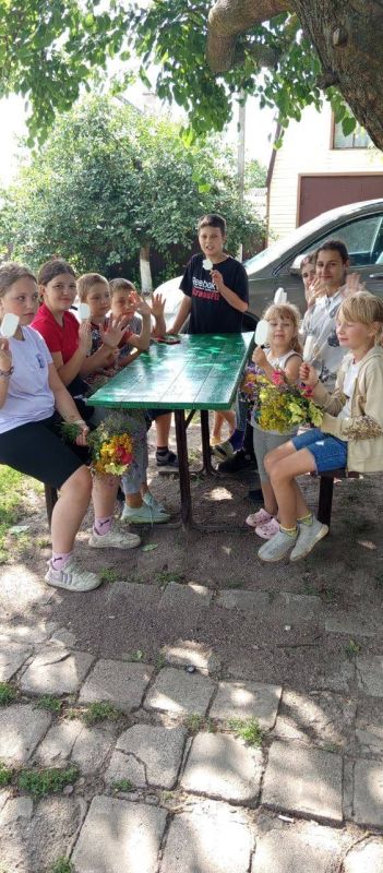 В рамках Дня летних походов работниками Азовского сельского клуба была организована игра-путешествие "Весёлые туристы" В рамках Дня летних походов работниками Азовского сельского клуба была организована игра-путешествие "Весёлые туристы"