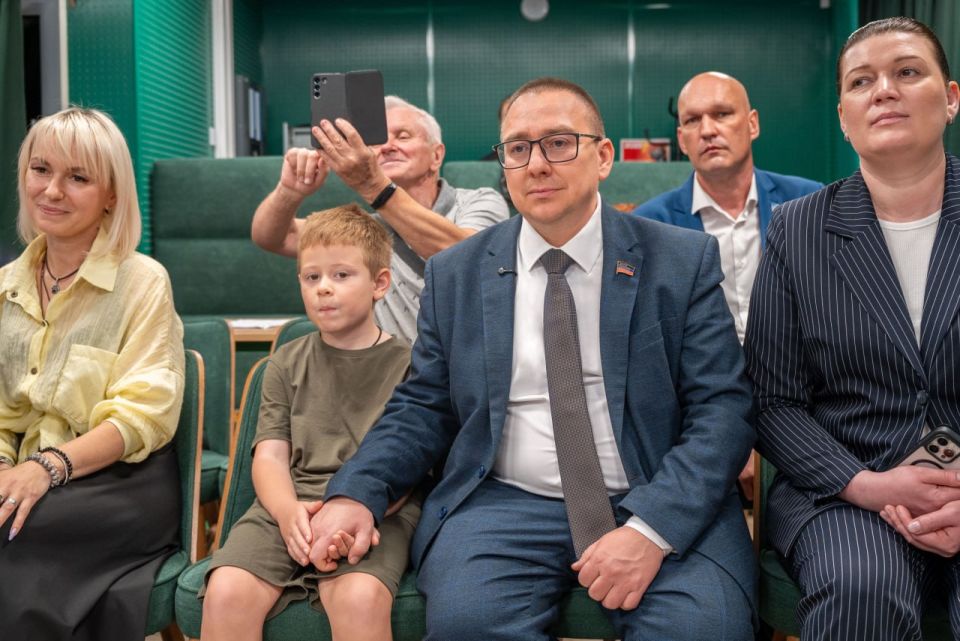 Депутаты фракции ЛДПР провели ряд рабочих встреч в Мариуполе Депутаты фракции ЛДПР провели ряд рабочих встреч в Мариуполе
