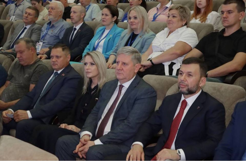 Делегация партийцев Единой России из Снежного во главе с главой муниципалитета, секретарем местного отделения партии Сергеем Ермаковым приняла участие в Конференции Делегация партийцев Единой России из Снежного во главе с главой муниципалитета, секретарем местного отделения партии Сергеем Ермаковым приняла участие в Конференции