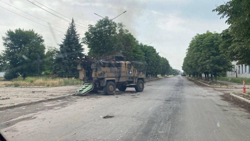 Бронеавтомобили BMC Kirpi и «Козак-7» ВСУ, уничтоженные в Мирнограде Бронеавтомобили BMC Kirpi и «Козак-7» ВСУ, уничтоженные в Мирнограде