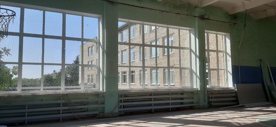 Приморский край отремонтировал школу №24 в Торезе! Новые окна, 250 м пола, обновлённые музей и санузлы — 5 помещений готовы к учёбе Приморский край отремонтировал школу №24 в Торезе! Новые окна, 250 м пола, обновлённые музей и санузлы — 5 помещений готовы к учёбе