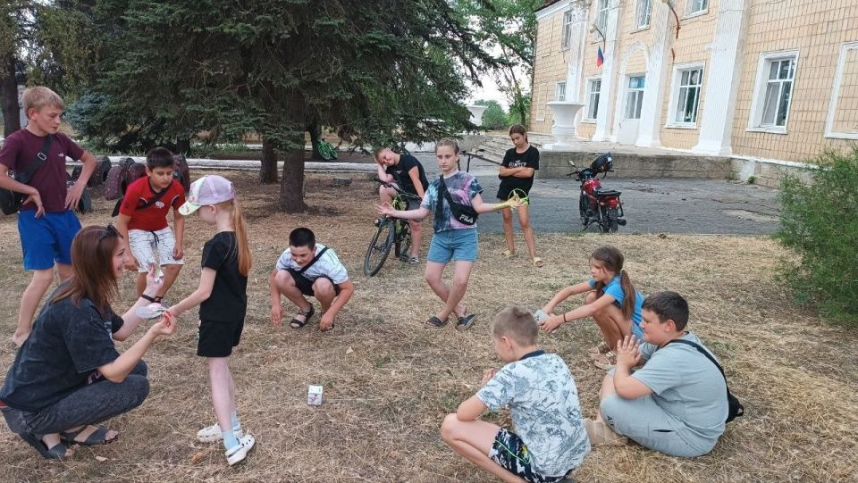 В Старобешевском округе прошла игра-путешествие «Всё нам лето подарило!» В Старобешевском округе прошла игра-путешествие «Всё нам лето подарило!»