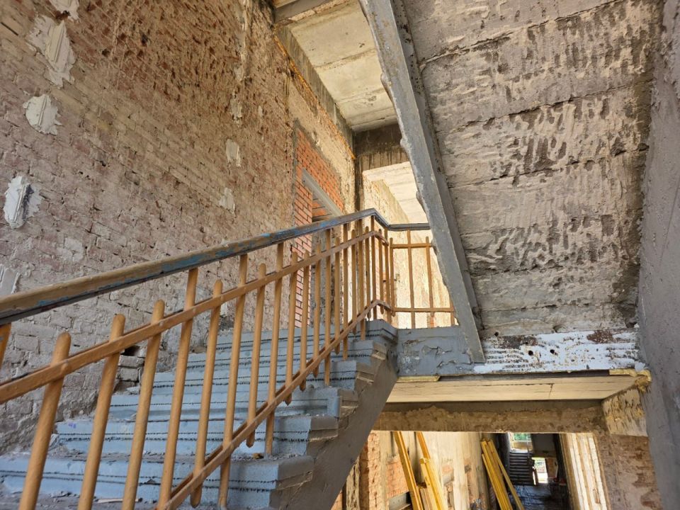 Специалисты Фонда капитального ремонта Московской области принимают участие в восстановлении здания школы № 31, расположенной в Мариуполе на Интернациональной улице Специалисты Фонда капитального ремонта Московской области принимают участие в восстановлении здания школы № 31, расположенной в Мариуполе на Интернациональной улице