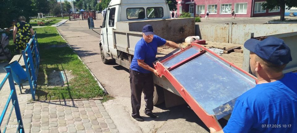Сергей Желновач: Сегодня, 7 июля, на территории городского округа Дебальцево силами аварийной бригады шефа-региона Хабаровского края, во избежание травматизма детей, был выполнен ремонт оборудования детского игрового... Сергей Желновач: Сегодня, 7 июля, на территории городского округа Дебальцево силами аварийной бригады шефа-региона Хабаровского края, во избежание травматизма детей, был выполнен ремонт оборудования детского игрового...
