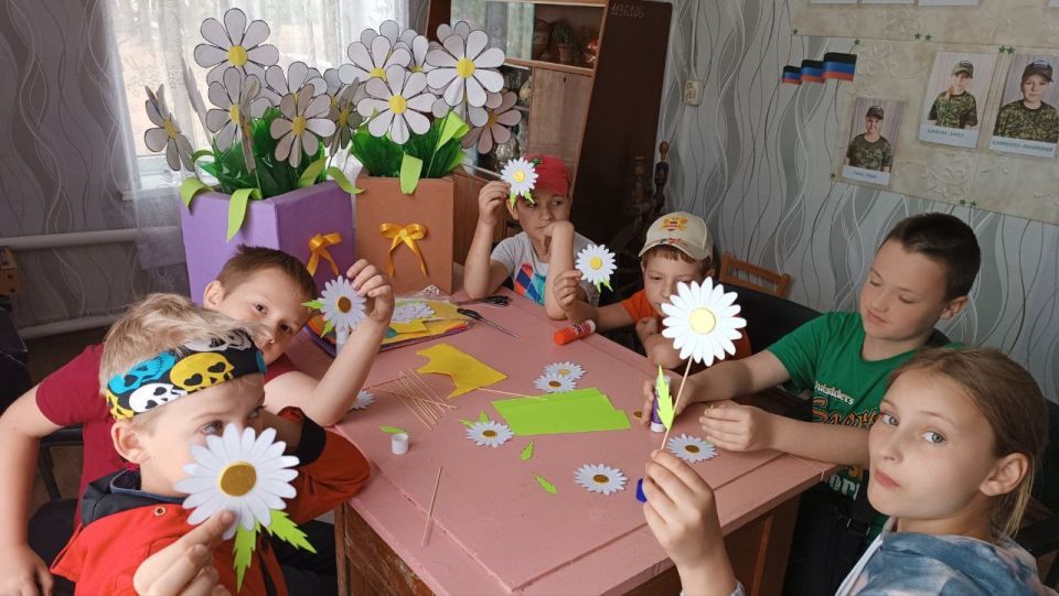 В Старобешевском округе прошла акция «Подари ромашку» В Старобешевском округе прошла акция «Подари ромашку»