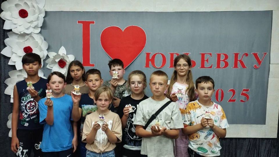 Мастер-класс по созданию сувениров из азовской ракушки прошел в Юрьевском сельском клубе Мастер-класс по созданию сувениров из азовской ракушки прошел в Юрьевском сельском клубе