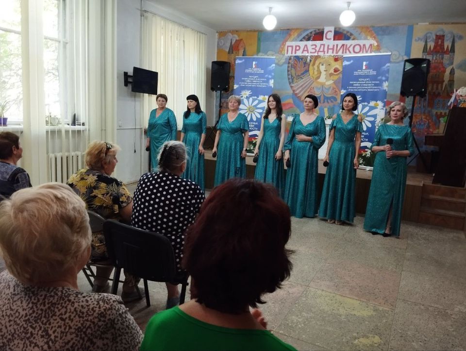Сегодня, 07.07.2025 ГБУСО "Центр социального обслуживания населения" принимал в своих стенах, уже полюбившуюся вокальную группу "ДК- студио" МБУ "Мироновский поселковый Дворец культуры" с концертной программой, посвящённой... Сегодня, 07.07.2025 ГБУСО "Центр социального обслуживания населения" принимал в своих стенах, уже полюбившуюся вокальную группу "ДК- студио" МБУ "Мироновский поселковый Дворец культуры" с концертной программой, посвящённой...