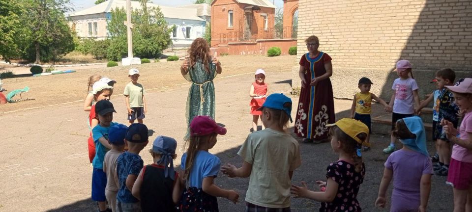 В Старобешевском округе прошла квест-игра"В гости к Бабе Яге" В Старобешевском округе прошла квест-игра"В гости к Бабе Яге"