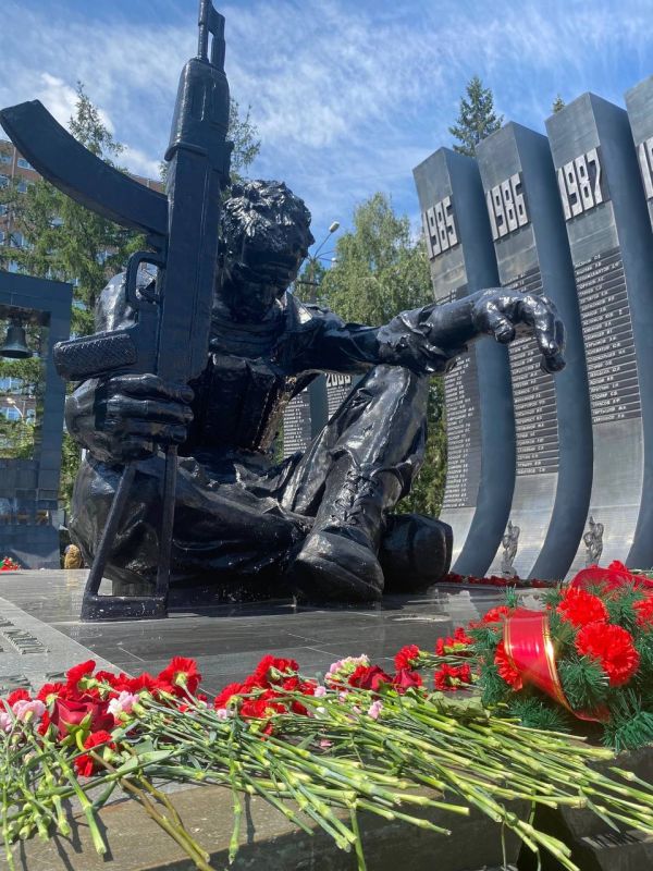 Ровно 46 лет назад в Афганистан был переброшен первый советский парашютно-десантный батальон Ровно 46 лет назад в Афганистан был переброшен первый советский парашютно-десантный батальон