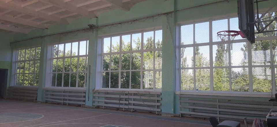 Приморский край отремонтировал школу №24 в Торезе! Новые окна, 250 м пола, обновлённые музей и санузлы — 5 помещений готовы к учёбе Приморский край отремонтировал школу №24 в Торезе! Новые окна, 250 м пола, обновлённые музей и санузлы — 5 помещений готовы к учёбе