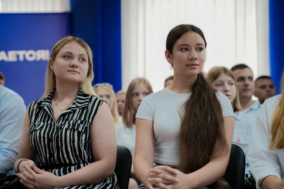 Пробиться во власть можно не только “по блату”: глава правительства ДНР откровенно поговорил с молодежью Пробиться во власть можно не только “по блату”: глава правительства ДНР откровенно поговорил с молодежью
