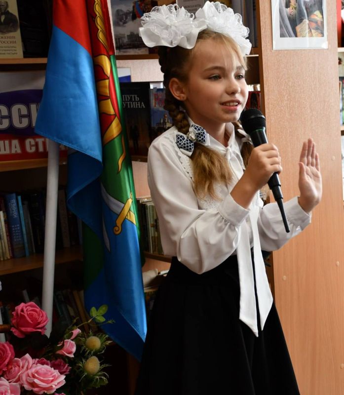 В рамках партийного проекта «Культура малой Родины» ко Дню семьи, любви и верности в центральной городской библиотеке прошла концертная программа" Ромашка на счастье" В рамках партийного проекта «Культура малой Родины» ко Дню семьи, любви и верности в центральной городской библиотеке прошла концертная программа" Ромашка на счастье"