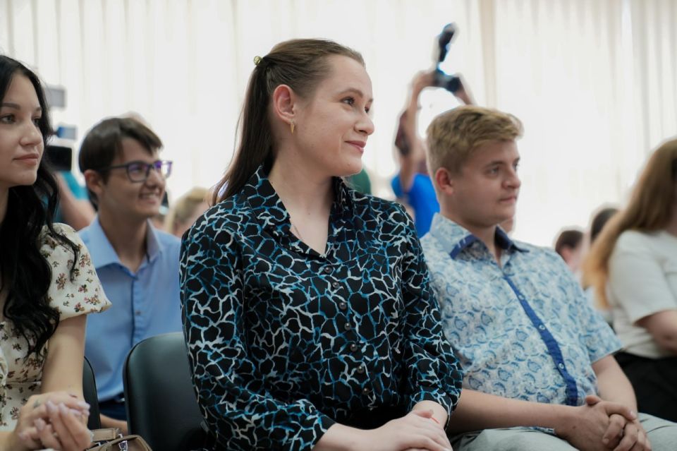 Пробиться во власть можно не только “по блату”: глава правительства ДНР откровенно поговорил с молодежью Пробиться во власть можно не только “по блату”: глава правительства ДНР откровенно поговорил с молодежью