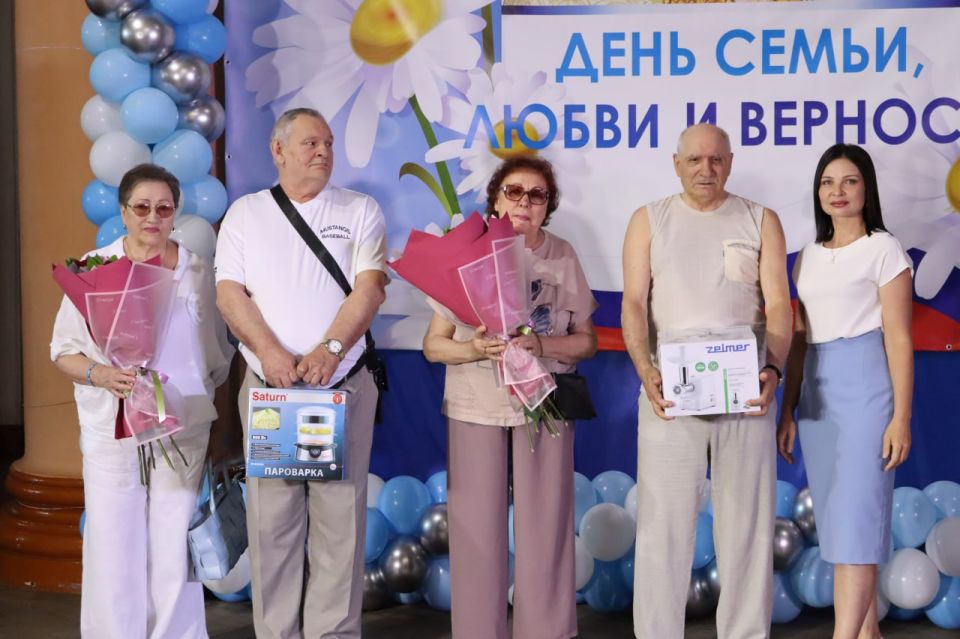 «ЛЮБОВЬ И ВЕРНОСТЬ – ДВА КРЫЛА СЕМЬИ» «ЛЮБОВЬ И ВЕРНОСТЬ – ДВА КРЫЛА СЕМЬИ»
