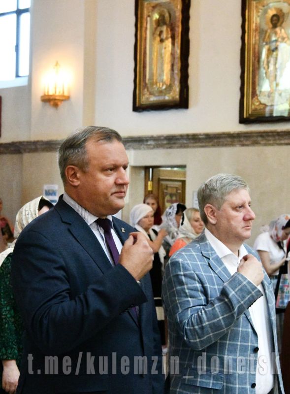 Алексей Кулемзин: Сегодня, по благословению митрополита Владимира, в храме святых благоверных Петра и Февронии прошли Божественная литургия и крестный ход в честь Дня семьи, любви и верности Алексей Кулемзин: Сегодня, по благословению митрополита Владимира, в храме святых благоверных Петра и Февронии прошли Божественная литургия и крестный ход в честь Дня семьи, любви и верности