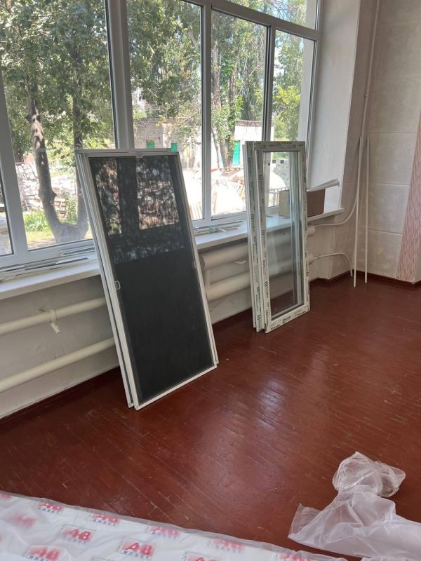 В Снежном продолжаются ремонтные работы детского сада №1 В Снежном продолжаются ремонтные работы детского сада №1