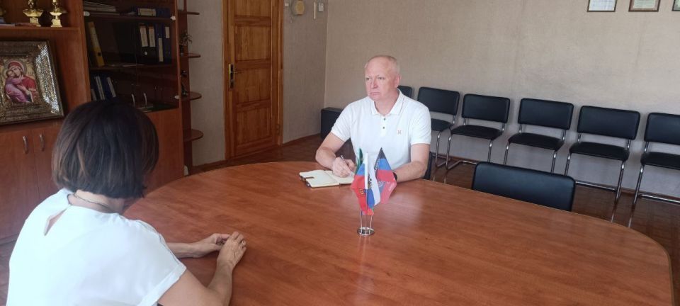 Роман Конев: Состоялся выездной приём граждан депутатом Горловского городского совета Донецкой Народной Республики первого созыва Павлом Калфакчияном Роман Конев: Состоялся выездной приём граждан депутатом Горловского городского совета Донецкой Народной Республики первого созыва Павлом Калфакчияном