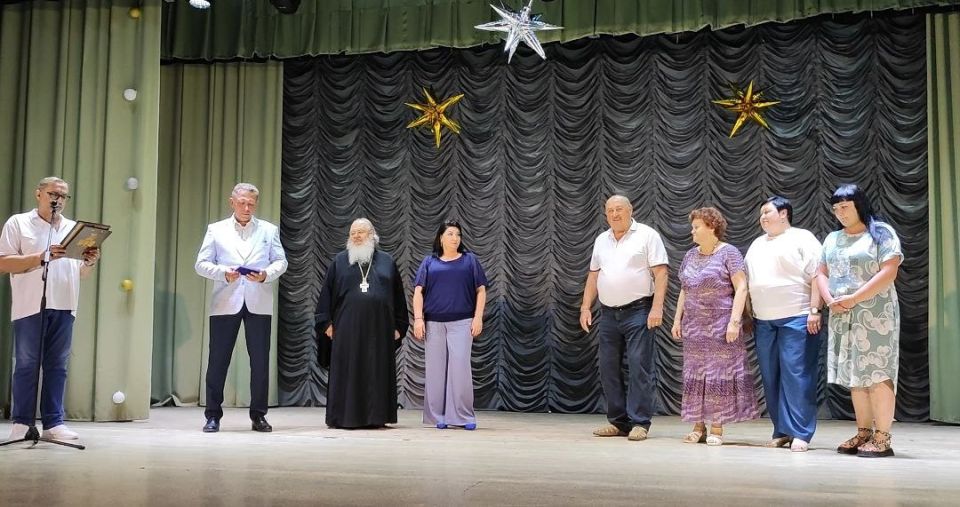 Александр Качанов: Докучаевским супружеским парам вручили медали «За любовь и верность» Александр Качанов: Докучаевским супружеским парам вручили медали «За любовь и верность»