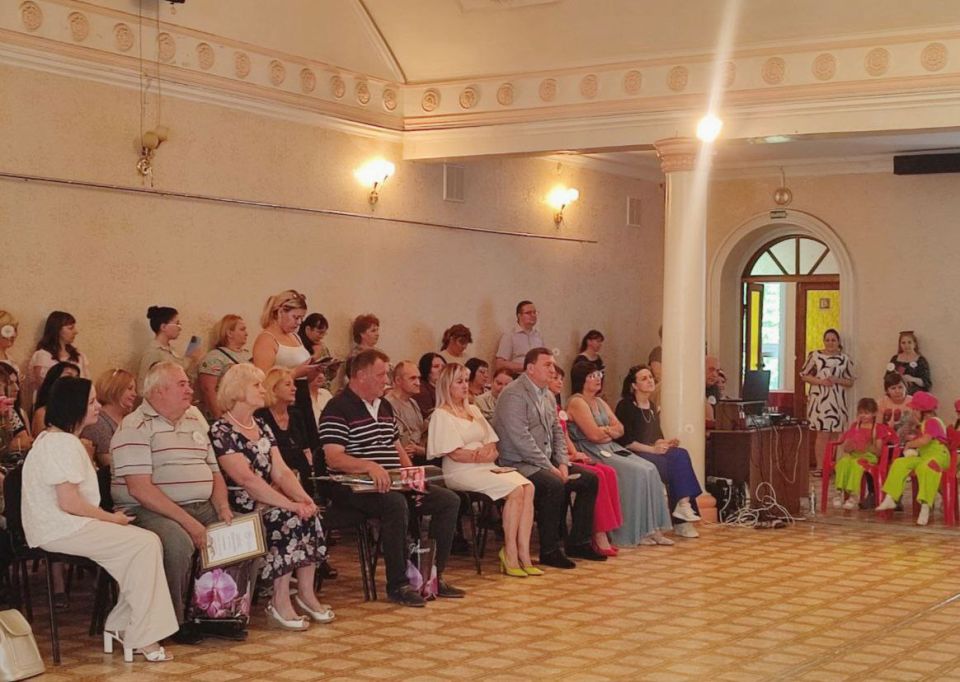 В Амвросиевке отметили День семьи,любви и верности В Амвросиевке отметили День семьи,любви и верности