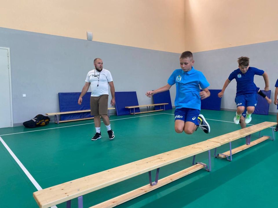 Спортивная эстафета «Ловкость и выносливость» Спортивная эстафета «Ловкость и выносливость»