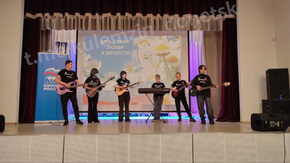 В клубе села Бирюки для участников творческих коллективов состоялась литературно-музыкальная гостиная «Ромашковое счастье» в рамках проекта «Культура малой Родины» партии «Единая Россия» В клубе села Бирюки для участников творческих коллективов состоялась литературно-музыкальная гостиная «Ромашковое счастье» в рамках проекта «Культура малой Родины» партии «Единая Россия»