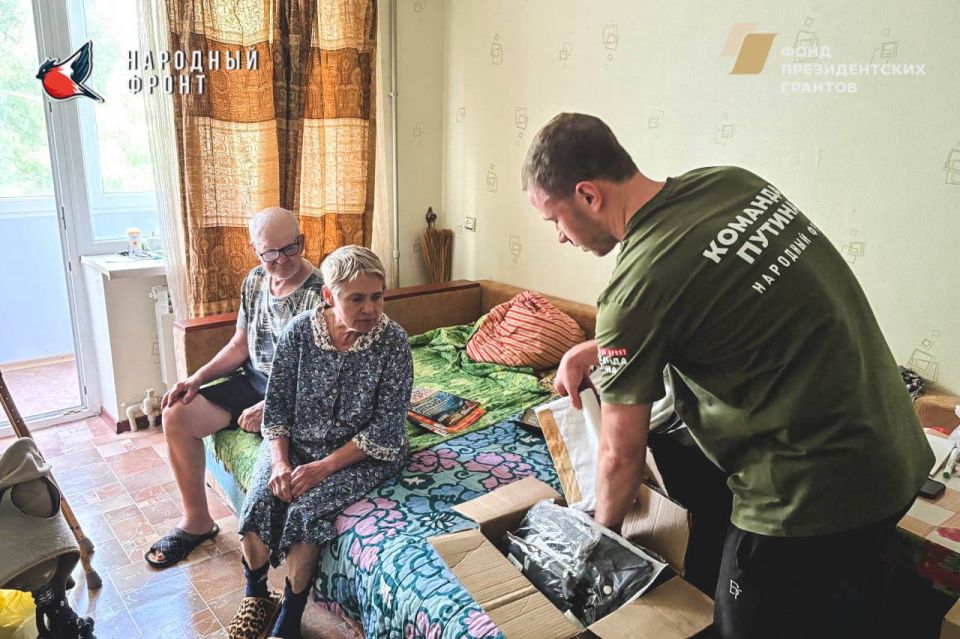 Участники команды Молодёжки Народного фронта ДНР передали гуманитарную помощь семье из посёлка Нетайлово Участники команды Молодёжки Народного фронта ДНР передали гуманитарную помощь семье из посёлка Нетайлово