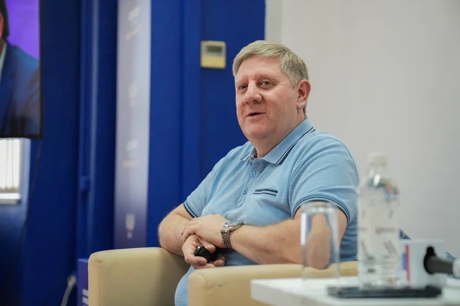 «Как человек, он очень интересный»: донецкая молодежь узнала о карьерном пути Андрея Черткова «Как человек, он очень интересный»: донецкая молодежь узнала о карьерном пути Андрея Черткова