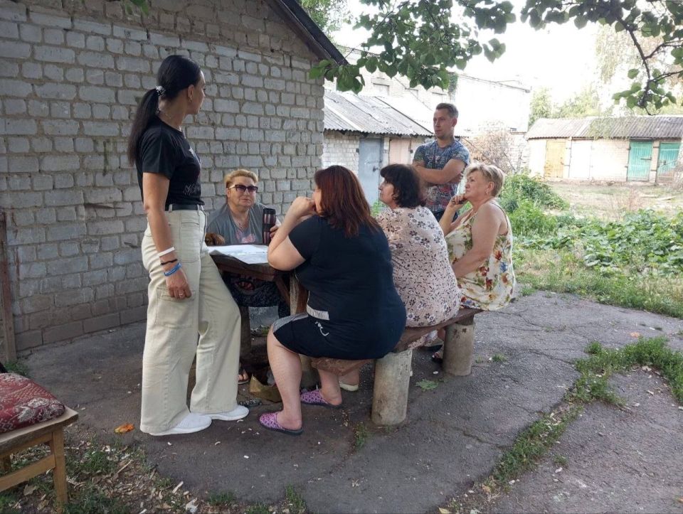 В городе Иловайске по ул. Левина д.7, в формате общего собрания, прошла встреча с жителями дома В городе Иловайске по ул. Левина д.7, в формате общего собрания, прошла встреча с жителями дома