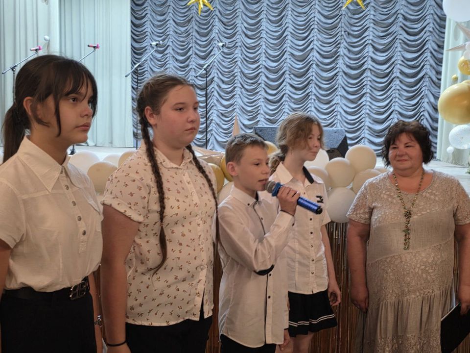 Вчера в Докучаевске состоялась теплая встреча в преддверии Дня семьи, любви и верности в рамках партийного проекта «Крепкая семья» и «Женское движение Единой России» Вчера в Докучаевске состоялась теплая встреча в преддверии Дня семьи, любви и верности в рамках партийного проекта «Крепкая семья» и «Женское движение Единой России»