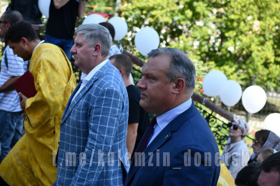Алексей Кулемзин: Сегодня, по благословению митрополита Владимира, в храме святых благоверных Петра и Февронии прошли Божественная литургия и крестный ход в честь Дня семьи, любви и верности Алексей Кулемзин: Сегодня, по благословению митрополита Владимира, в храме святых благоверных Петра и Февронии прошли Божественная литургия и крестный ход в честь Дня семьи, любви и верности