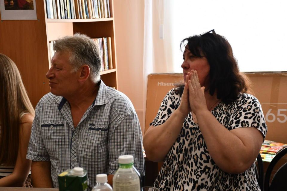 В рамках партийного проекта «Культура малой Родины» ко Дню семьи, любви и верности в центральной городской библиотеке прошла концертная программа" Ромашка на счастье" В рамках партийного проекта «Культура малой Родины» ко Дню семьи, любви и верности в центральной городской библиотеке прошла концертная программа" Ромашка на счастье"