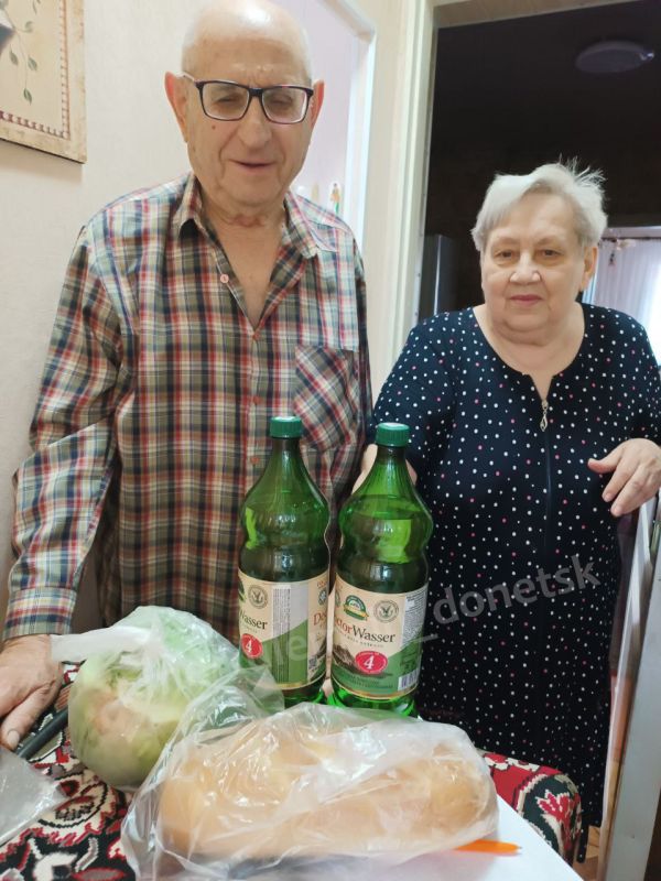 На мероприятиях, посвященных Дню семьи, любви и верности, которые прошли в «Центрах социального обслуживания населения» Киевского и Буденовского районов Донецка, сотрудники поздравили семейные пары На мероприятиях, посвященных Дню семьи, любви и верности, которые прошли в «Центрах социального обслуживания населения» Киевского и Буденовского районов Донецка, сотрудники поздравили семейные пары