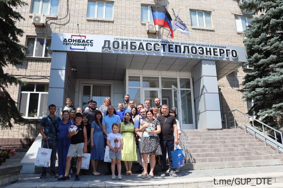 СЕМЬЯ – ЭТО ГЛАВНОЕ: МНОГОДЕТНЫЕ И МОЛОДЫЕ СЕМЬИ «ДОНБАССТЕПЛОЭНЕРГО» ВСТРЕТИЛИСЬ ЗА ЧАЕПИТИЕМ, ПРИУРОЧЕННОМ К ПРАЗДНИКУ СЕМЬЯ – ЭТО ГЛАВНОЕ: МНОГОДЕТНЫЕ И МОЛОДЫЕ СЕМЬИ «ДОНБАССТЕПЛОЭНЕРГО» ВСТРЕТИЛИСЬ ЗА ЧАЕПИТИЕМ, ПРИУРОЧЕННОМ К ПРАЗДНИКУ