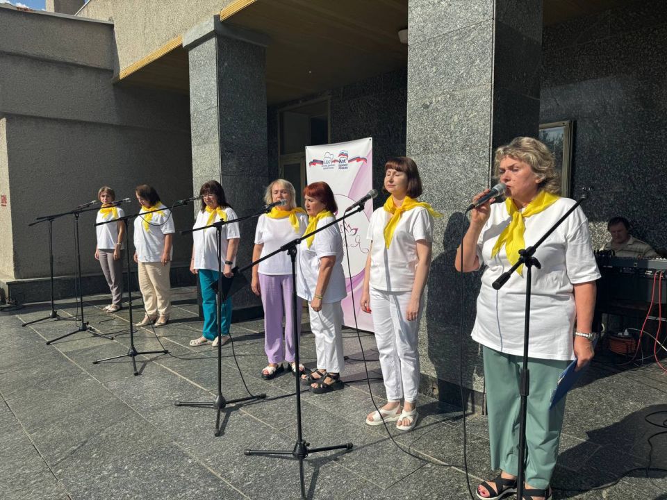 Денис Зубов: Мама, папа, я - дружная семья Денис Зубов: Мама, папа, я - дружная семья