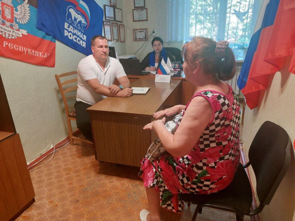 Сергей Желновач: 8 июля 2025г., заместитель главы администрации городского округа Дебальцево Валерий Бессараб, провёл личный прием граждан в местной общественной приёмной Дебальцевского местного отделения Партии "Единая... Сергей Желновач: 8 июля 2025г., заместитель главы администрации городского округа Дебальцево Валерий Бессараб, провёл личный прием граждан в местной общественной приёмной Дебальцевского местного отделения Партии "Единая...