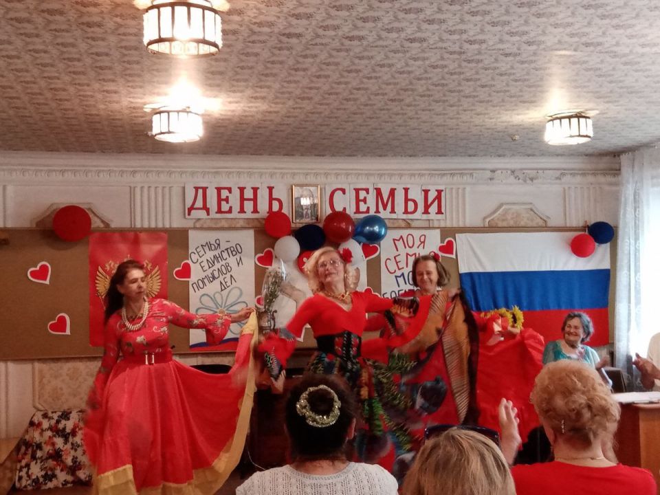 Валентин Левченко: В рамках празднования Дня семьи, любви и верности, в Центре социального обслуживания Киевского района г.Донецка был проведен праздничный концерт Валентин Левченко: В рамках празднования Дня семьи, любви и верности, в Центре социального обслуживания Киевского района г.Донецка был проведен праздничный концерт